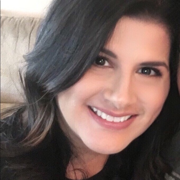 Meet your Posher ๐just made Posh Ambassadot๐ - Picture 1 of 5